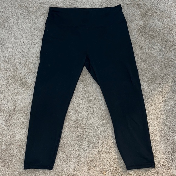 Fabletics Pants - FABLETICS powerhold cropped leggings